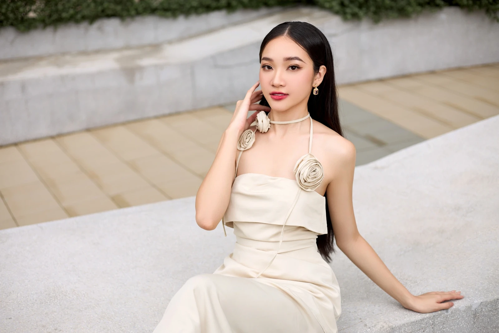 Phạm Kim Ngân: Hoa hậu Hoàn cầu VN đăng quang tranh cãi, bị đồn ngậm thìa vàng - Hình 9