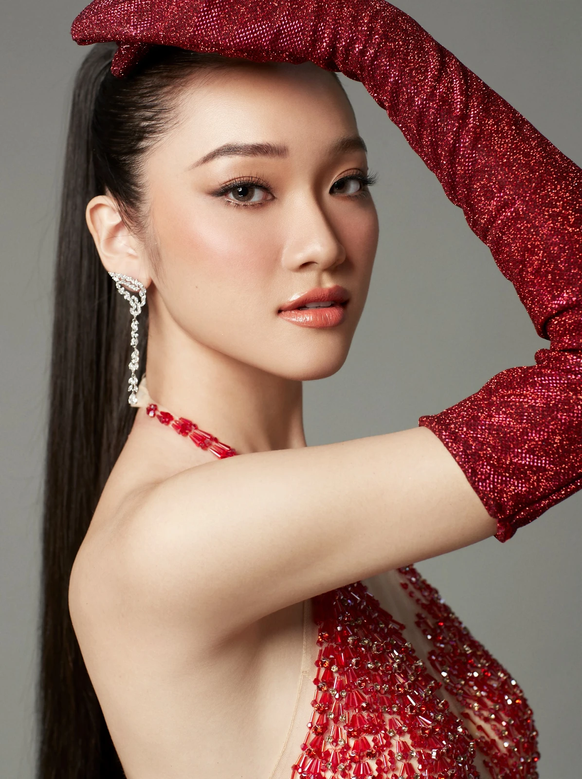 Phạm Kim Ngân: Hoa hậu Hoàn cầu VN đăng quang tranh cãi, bị đồn ngậm thìa vàng - Hình 4