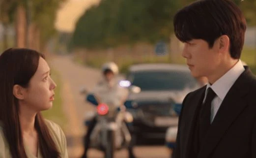 When the Phone Rings: Rating tăng vọt, fan u mê vì nam chính hành động bá đạo - Hình 4
