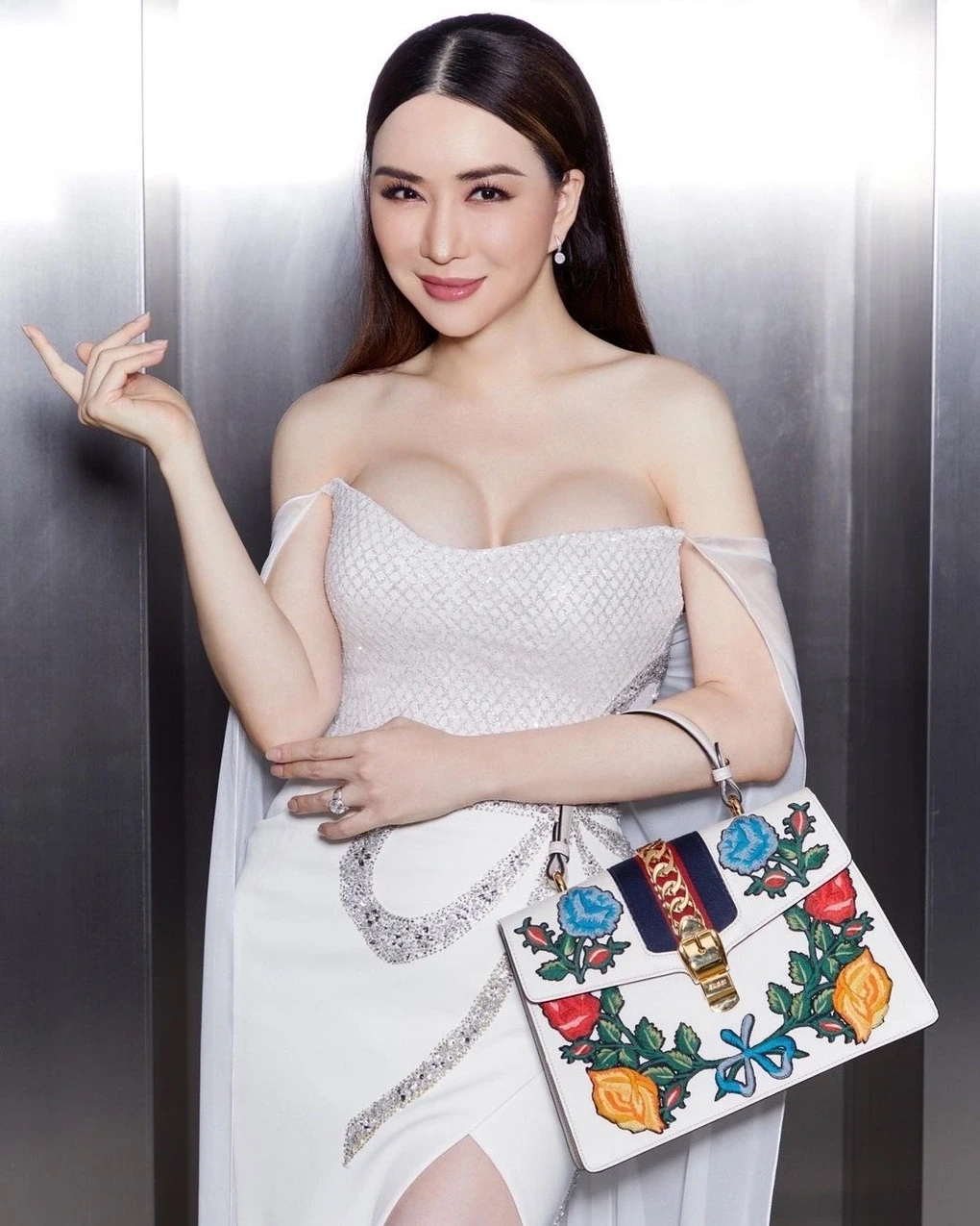 Chủ tịch Miss Universe: tỷ phú chuyển giới, xô Kỳ Duyên khi chụp chung là ai? - Hình 2