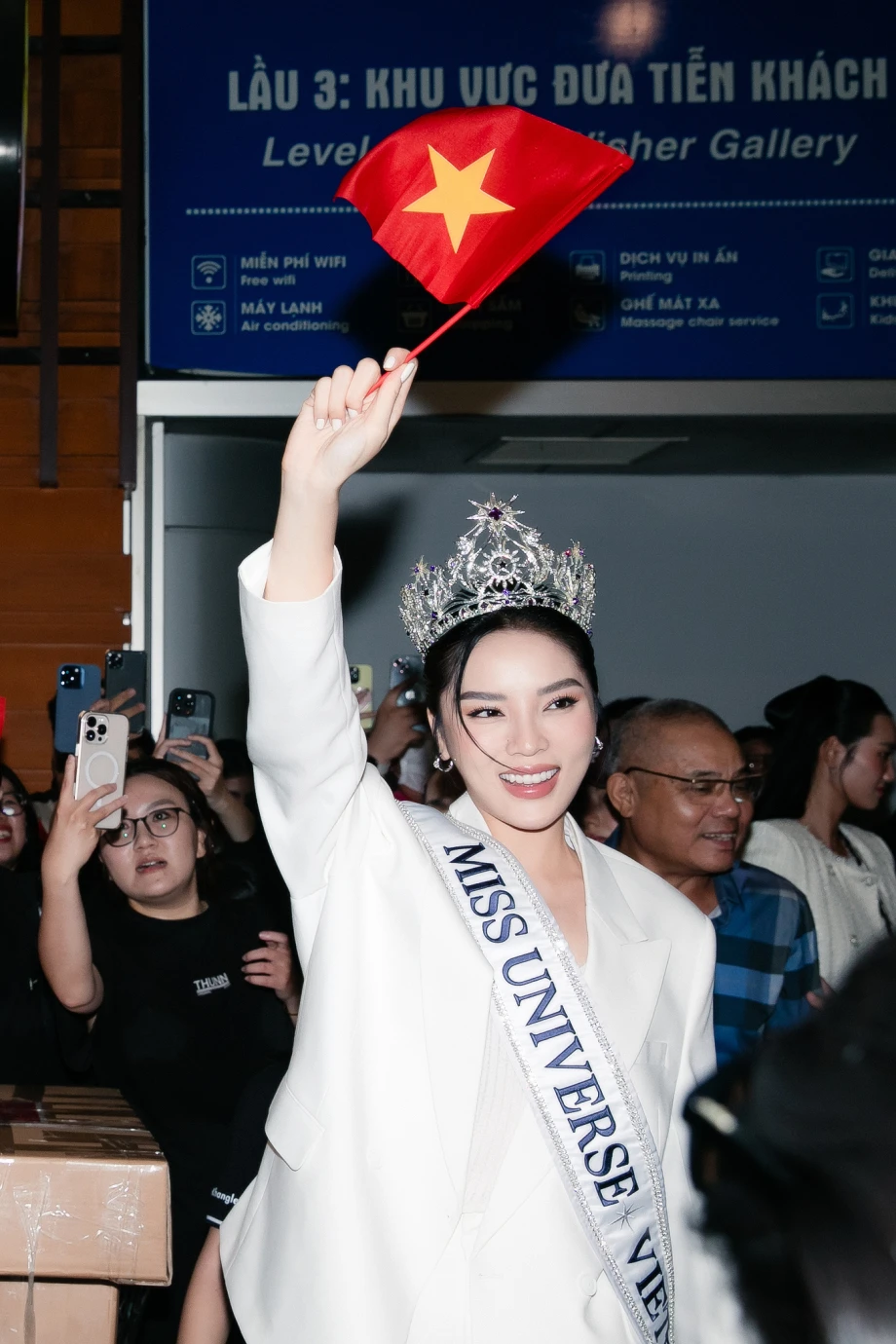 Miss Universe chặn đường tỏa sáng của Kỳ Duyên, thái độ fan quốc tế gây chú ý? - Hình 1