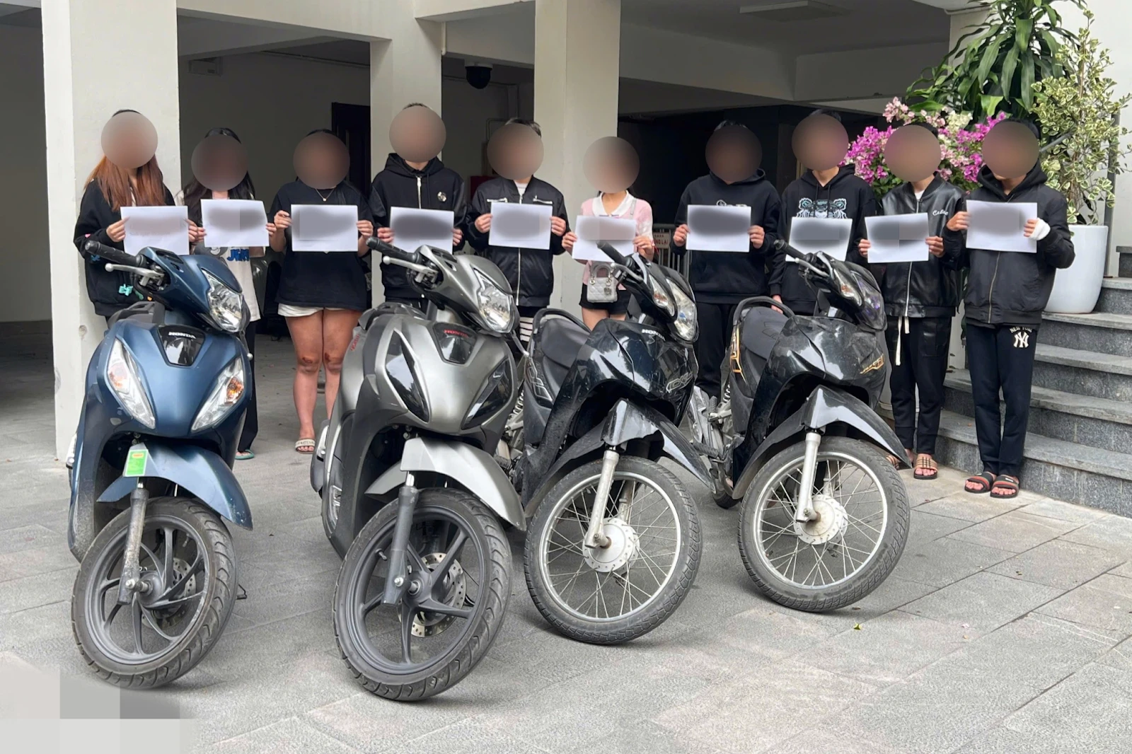 Vụ cô gái bị quái xế tông qua đời: Mẹ nhắn nhủ xó.t x.a, ngã quỵ trong tang lễ - Hình 6
