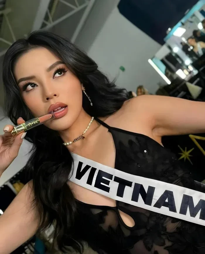 Miss Universe chèn ép Kỳ Duyên, mới xoay 2 vòng đã bị đẩy, chủ nhà lố lăng? - Hình 2