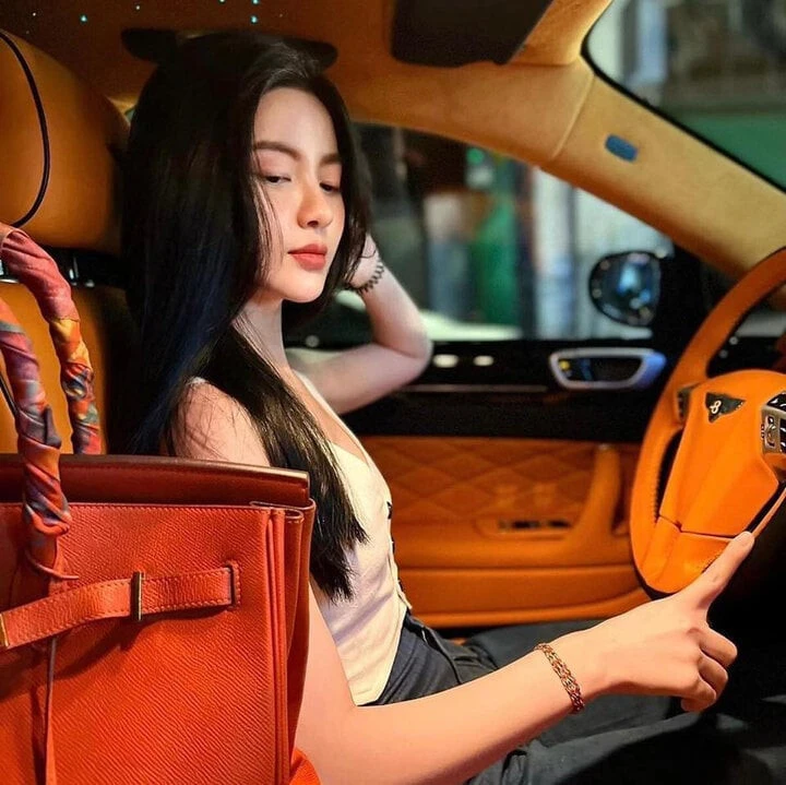 Vợ Quang Hải về dáng con gái, vắng mặt chồng, làm việc khó coi với trai Hàn? - Hình 7