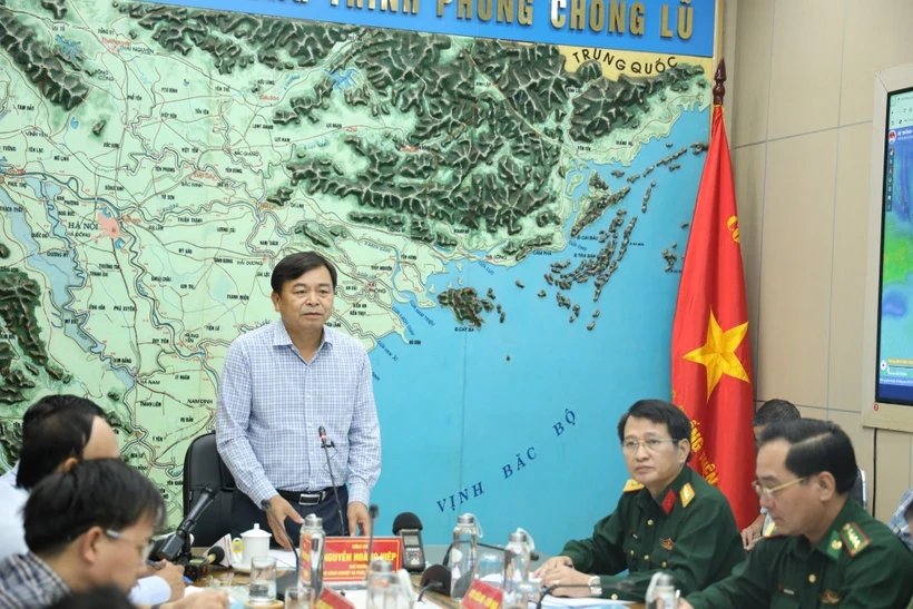 Bão Yinxing đường đi khó lường, đổi hướng liên tục, Trung Trung Bộ đáng lo - Hình 5