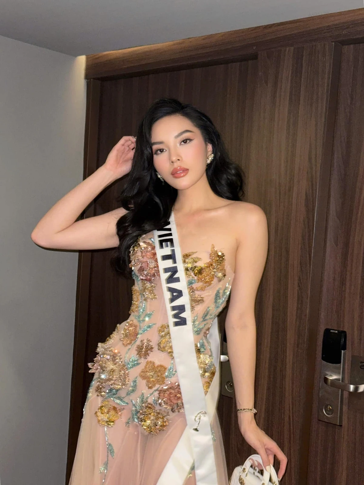 Kỳ Duyên mất vali Trang phục Dân tộc ở Miss Universe, gặp vận xui, fan tá hoả - Hình 1