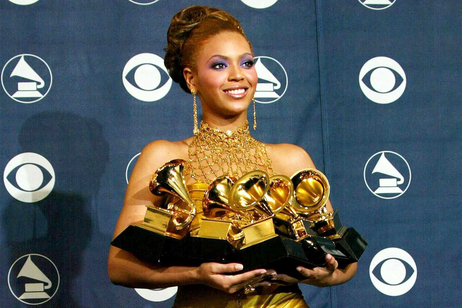 Taylor Swift phá đảo Grammy 2025, nhìn đề cử mà choáng, tiếp tục phá kỷ lục - Hình 4