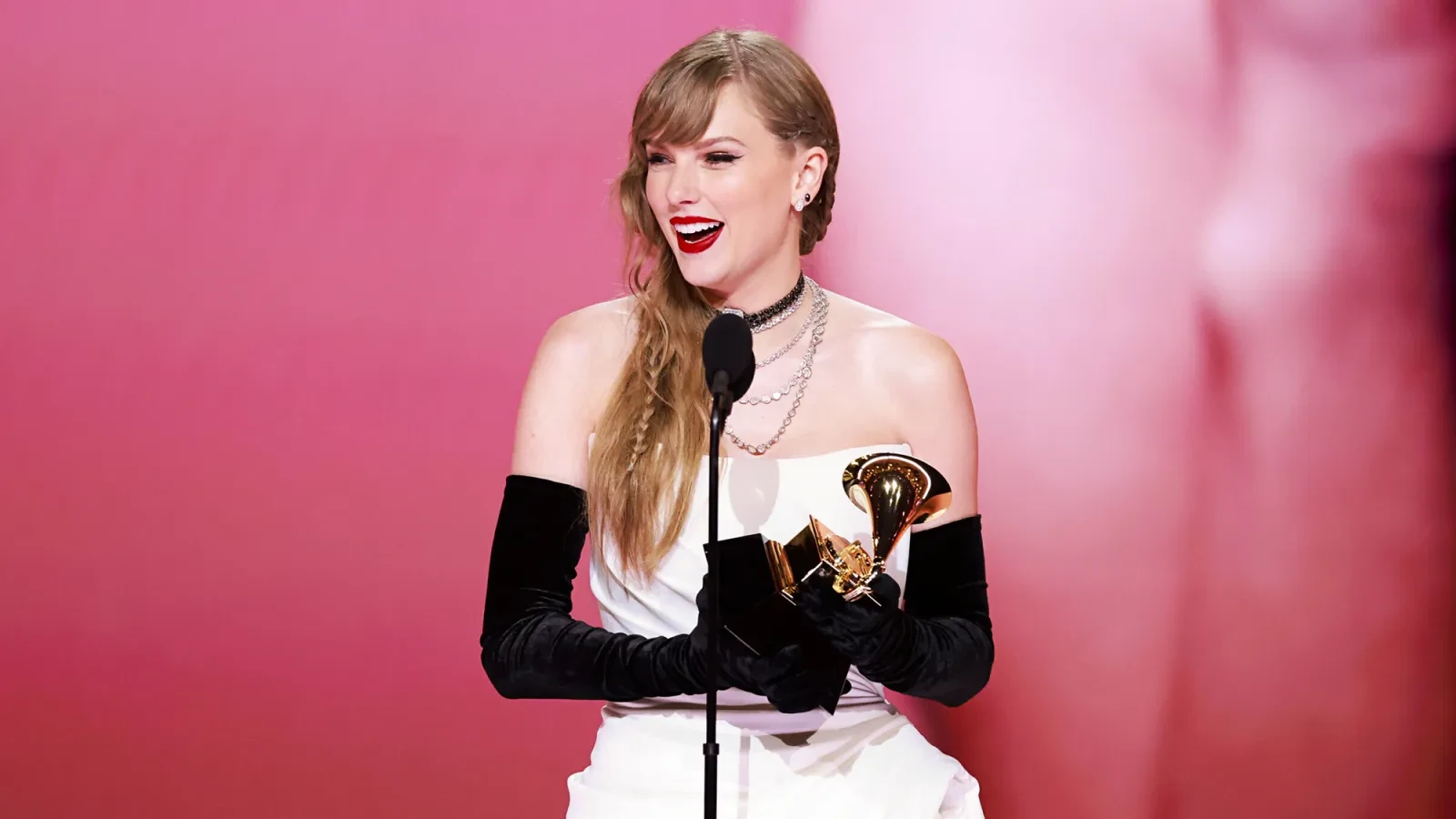 Taylor Swift phá đảo Grammy 2025, nhìn đề cử mà choáng, tiếp tục phá kỷ lục - Hình 2