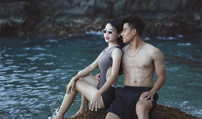 Uông Ngọc Tiến: Cầu thủ cưới cô chủ khách sạn, viên mãn bên cặp trai gái - Hình 6