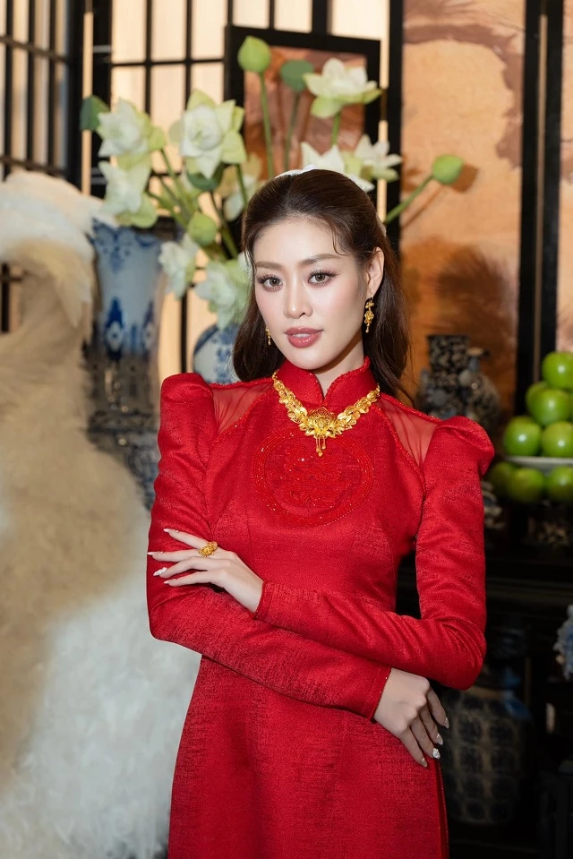 Bố mẹ ruột Khánh Vân có thái độ bất ngờ với con riêng của chàng rể - Hình 8