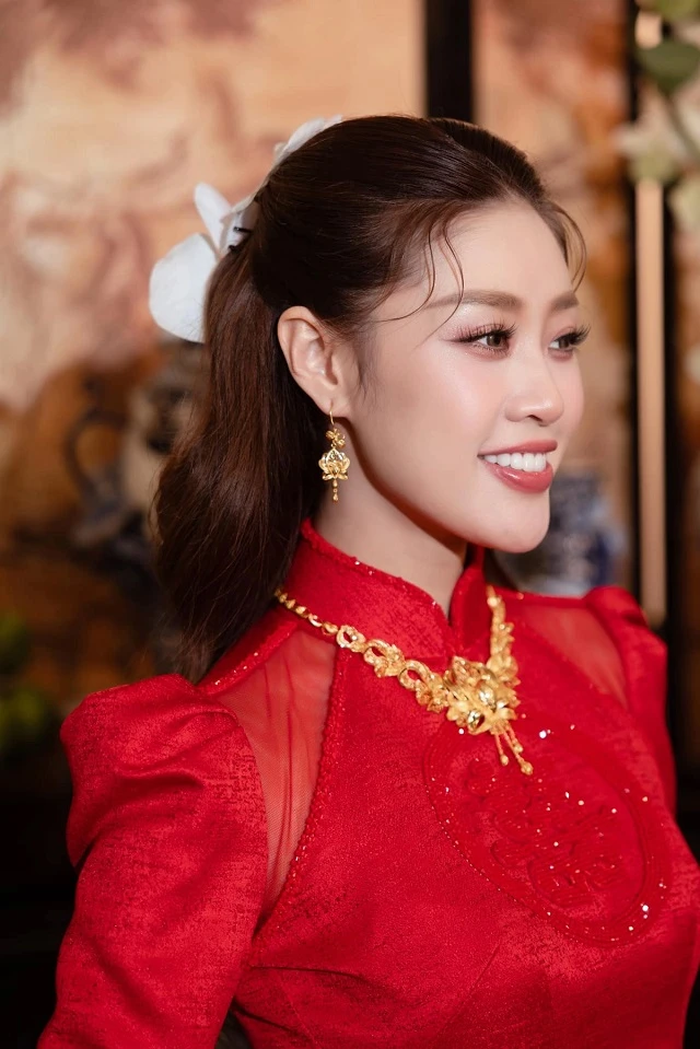 Bố mẹ ruột Khánh Vân có thái độ bất ngờ với con riêng của chàng rể - Hình 7