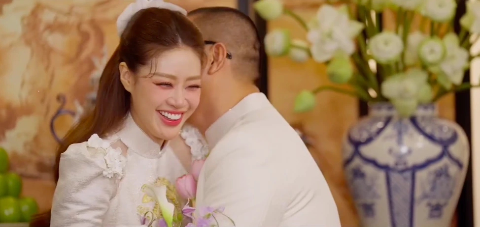 Bố mẹ ruột Khánh Vân có thái độ bất ngờ với con riêng của chàng rể - Hình 6