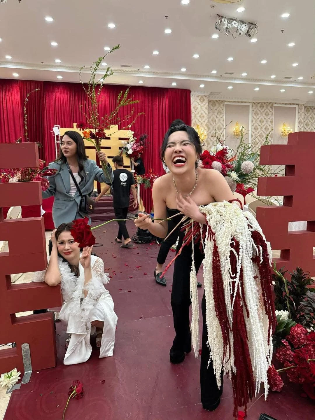 Việt Phương Thoa bị trộm đồ trong đám cưới, bắt tại trận, danh tính ngỡ ngàng - Hình 5