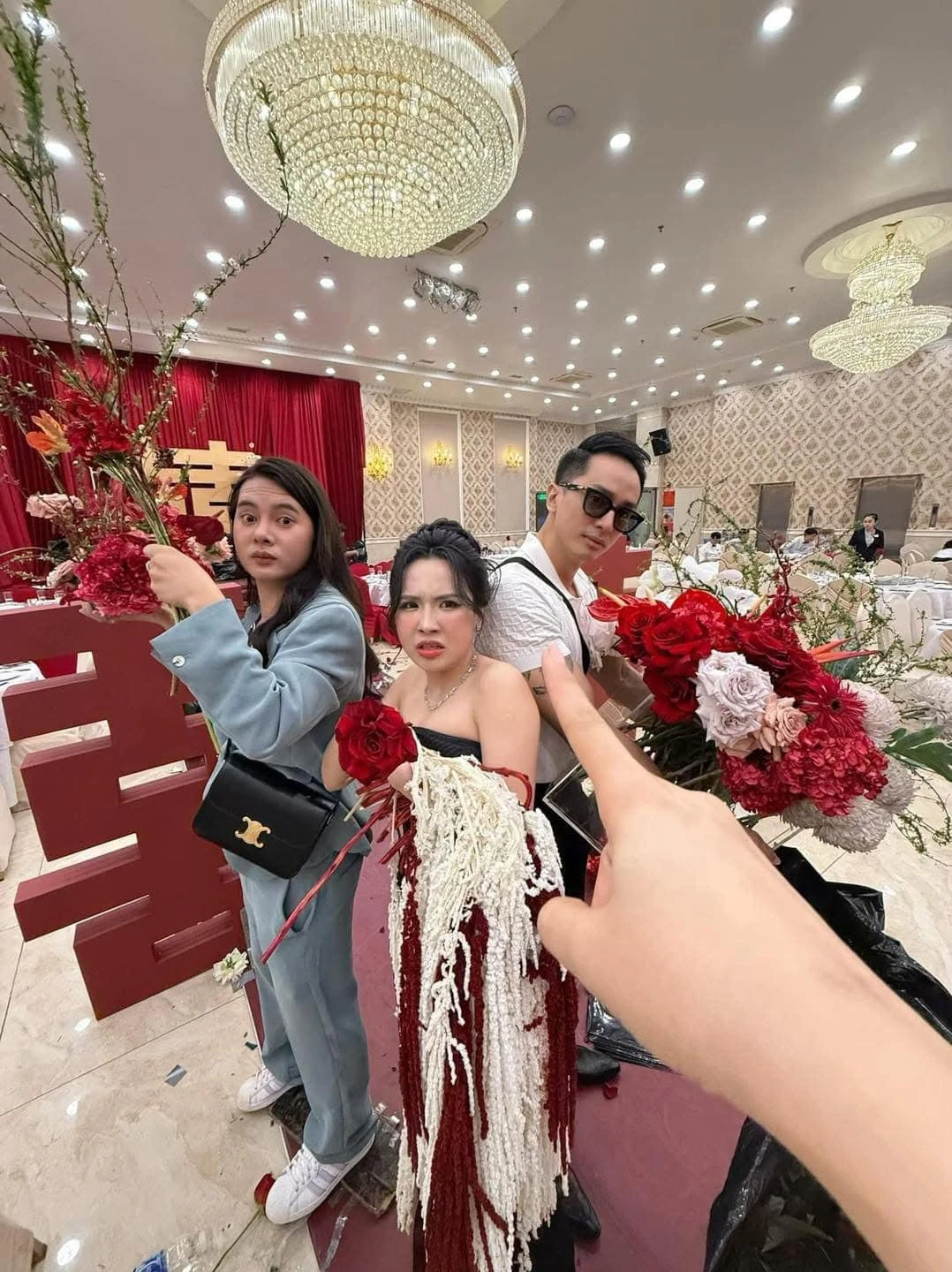 Việt Phương Thoa bị trộm đồ trong đám cưới, bắt tại trận, danh tính ngỡ ngàng - Hình 3