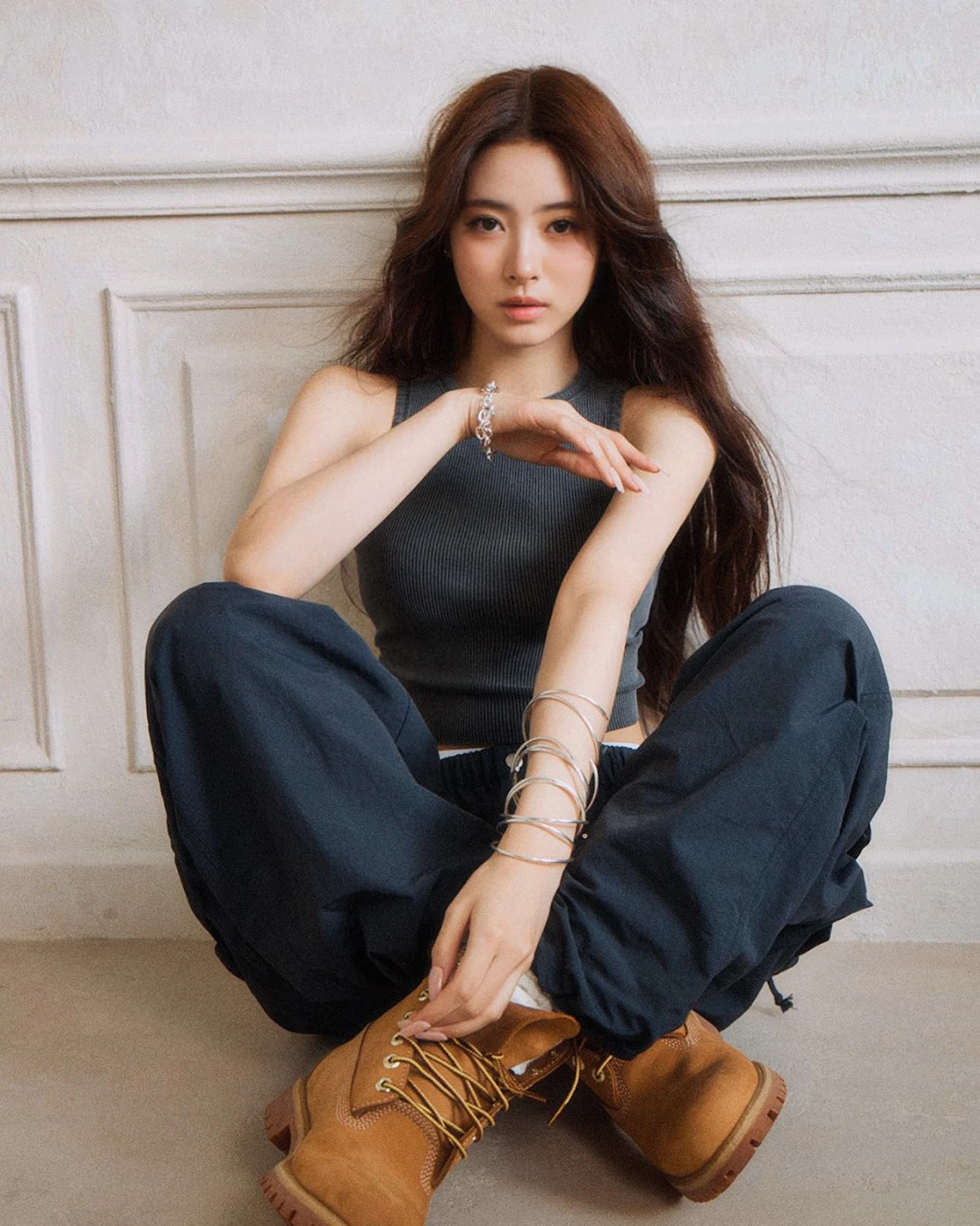 Anna (MEOVV) lộ video 17s, góc nghiêng thần thánh gây sốt, CĐM réo Song Hye Kyo - Hình 1