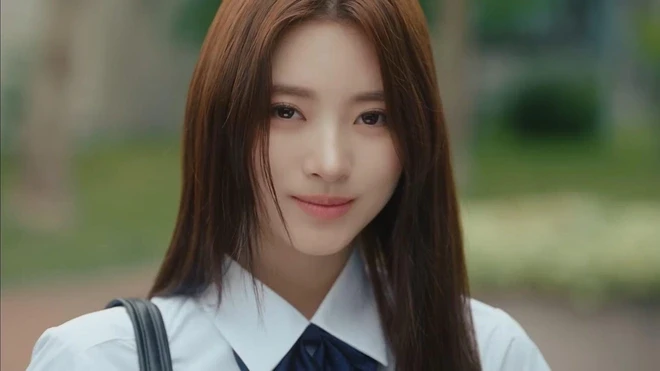 Anna (MEOVV) lộ video 17s, góc nghiêng thần thánh gây sốt, CĐM réo Song Hye Kyo - Hình 7