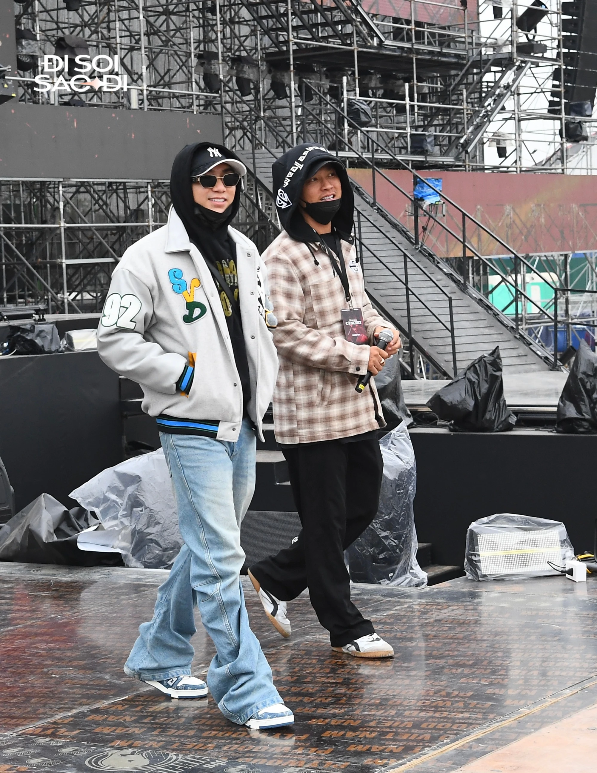 Dàn anh tài trùm kín mít tổng duyệt concert Chông Gai dưới trời rét buốt, SOOBIN vừa xuất hiện đã check var ngay! - Hình 11