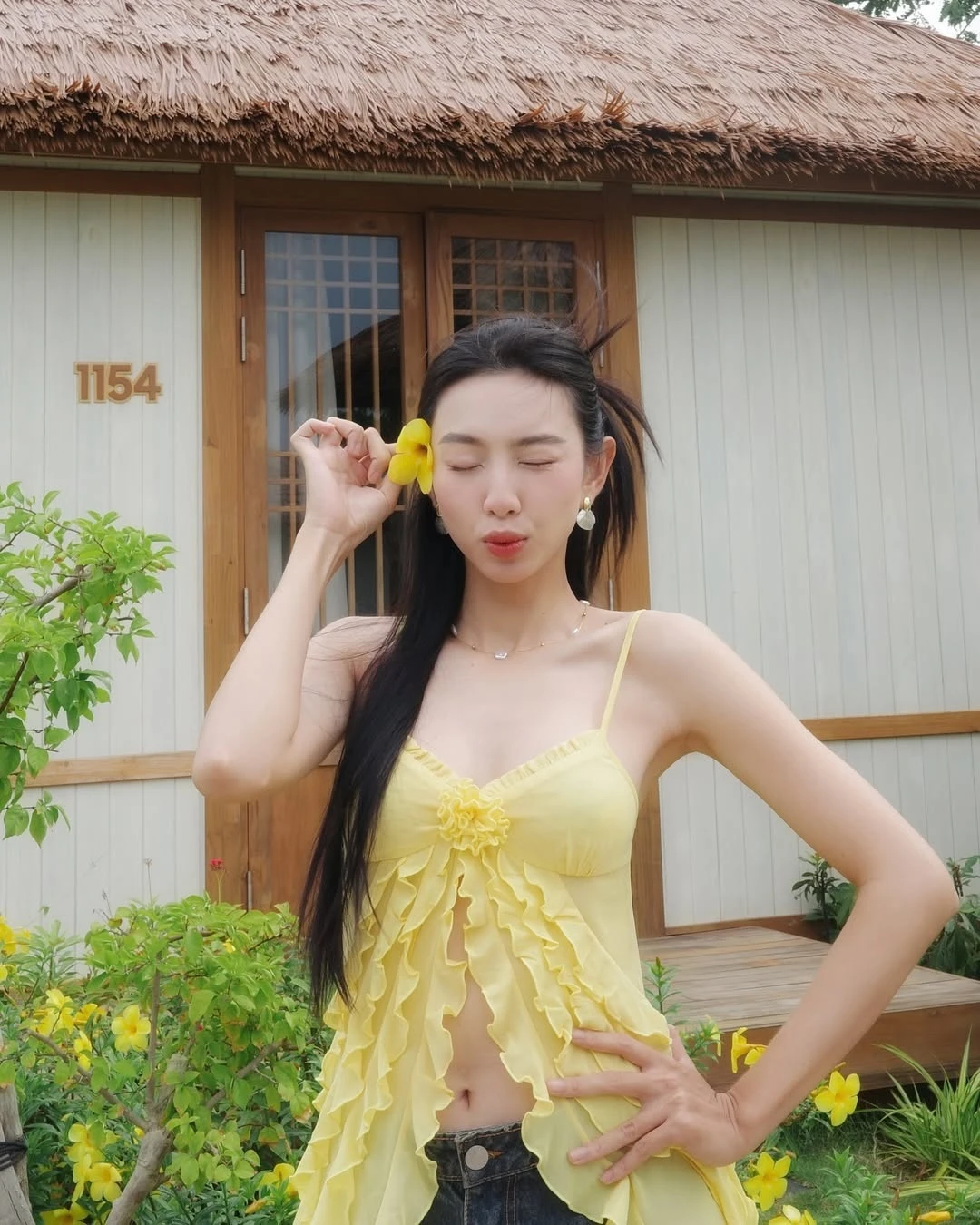 Hoa hậu Thùy Tiên: Tôi thích bạn trai lớn hơn nhiều tuổi - Hình 4