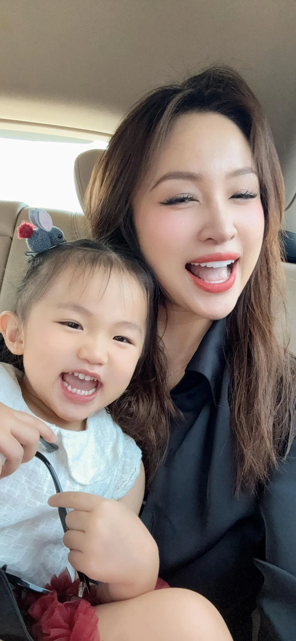 Minh Tuyết sexy ở tuổi U50, Hồ Ngọc Hà hóa quý cô cổ điển - Hình 9