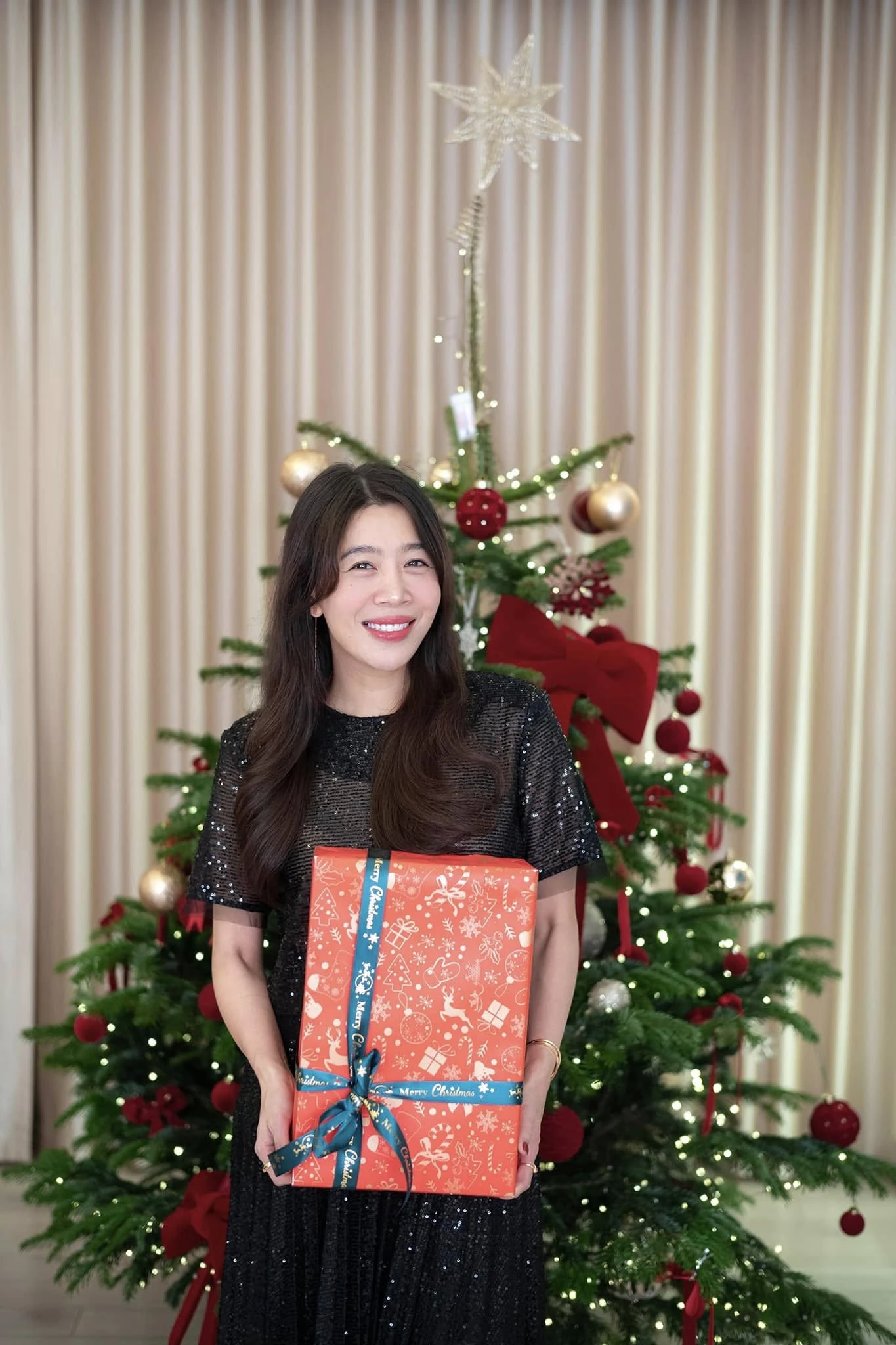 Minh Tuyết sexy ở tuổi U50, Hồ Ngọc Hà hóa quý cô cổ điển - Hình 7