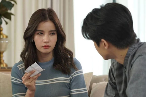 Yêu thầm đồng nghiệp, vô tình thấy cô ấy đi thẳng vào nhà vệ sinh nam, tôi choáng váng đi theo để rồi chết lặng - Hình 1