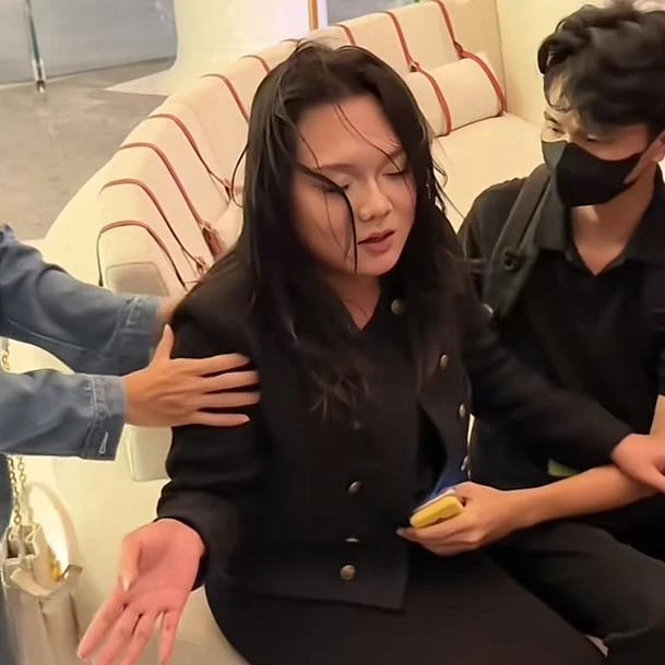 Đám cưới Khánh Vân: Cô dâu nhả vía, khách mời quậy chấn động, lê lết sau tiệc - Hình 7