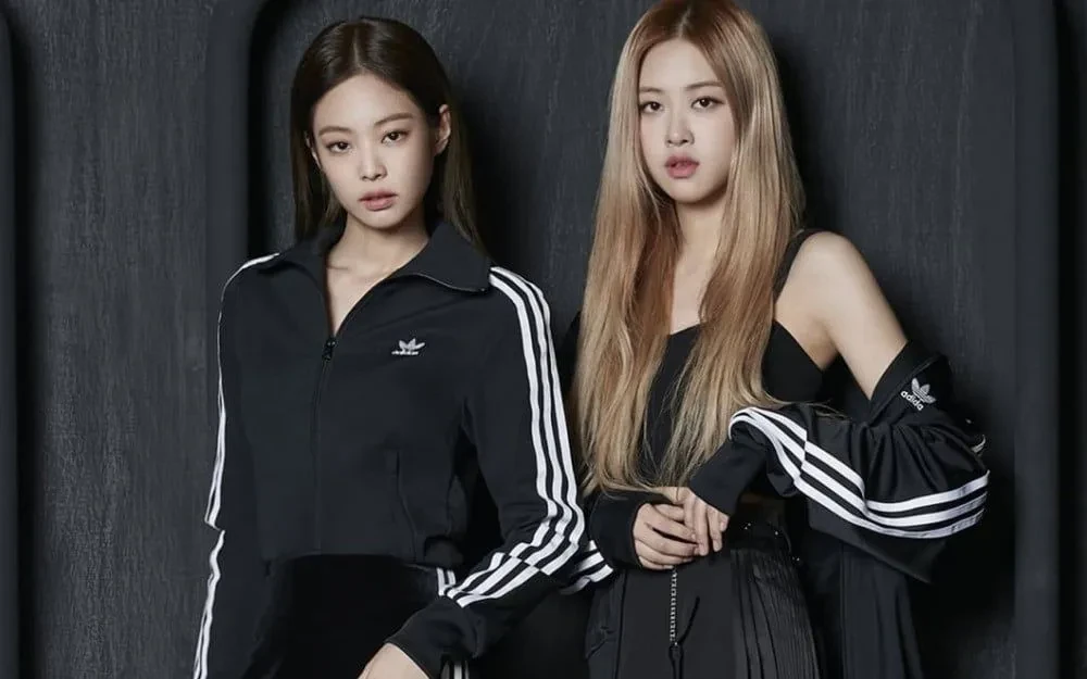 Jennie chạm mặt Rosé ở New York, fan chụp lén lộ rõ thái độ này? - Hình 2