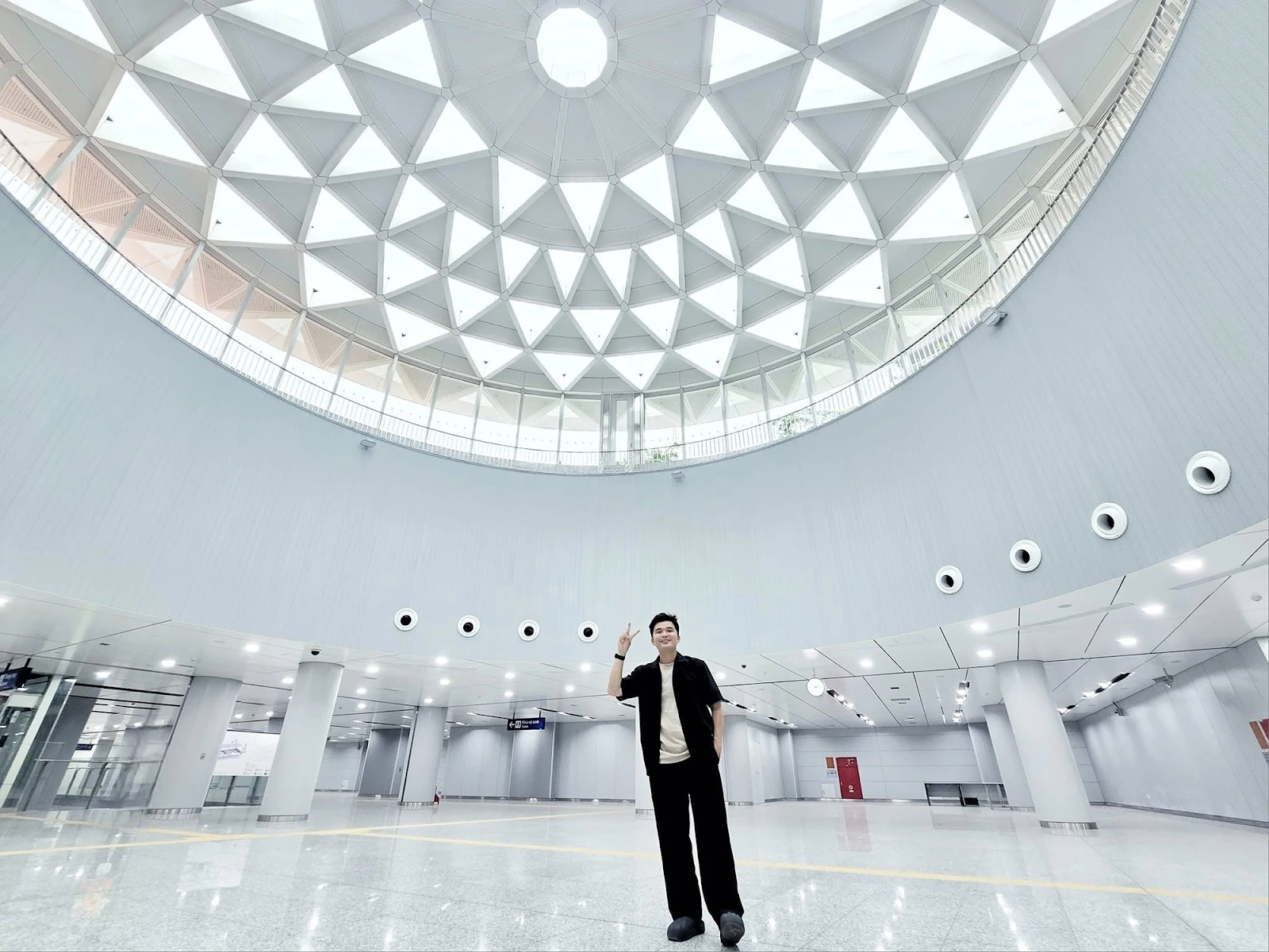 Metro Bến Thành - Suối Tiên chính thức mở cửa, nội thất đỉnh hơn Seoul? - Hình 3