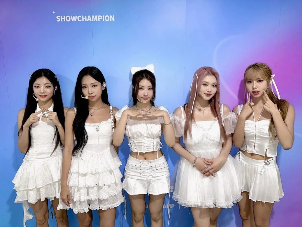 Purple Kiss: Hậu duệ của MAMAMOO, càn quét Kpop khẳng định vị thế em gái - Hình 9