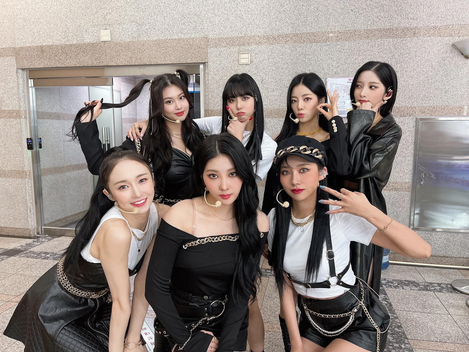 Purple Kiss: Hậu duệ của MAMAMOO, càn quét Kpop khẳng định vị thế em gái - Hình 8