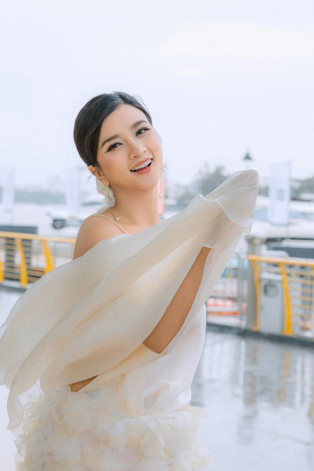 Rộ ảnh cưới Kim Tuyến, lộ danh tính chú rể làm MXH dậy sóng, con gái thái độ sốc - Hình 1