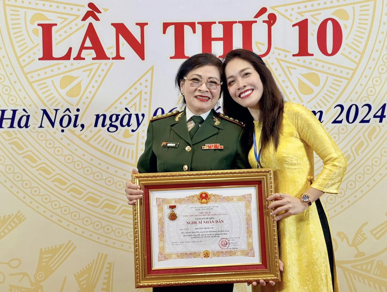 NSND Hà Vy: U50 ghi danh thủ khoa, profile chồng, con gây ấn tượng mạnh - Hình 6