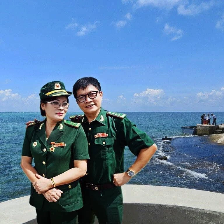 NSND Hà Vy: U50 ghi danh thủ khoa, profile chồng, con gây ấn tượng mạnh - Hình 8