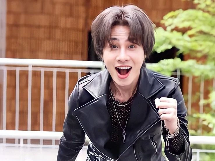 Đu trend nhìn lên bầu trời: vui thôi đừng vui quá kẻo cải tạo 3 năm? - Hình 6