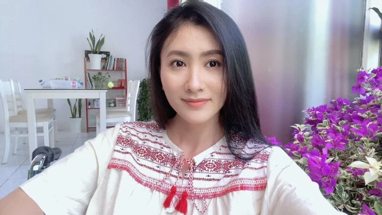 Nguyệt Ánh lộ vẻ mệt mỏi khi bưng bún, nghi bán hết tài sản, ly dị tự nuôi con? - Hình 5