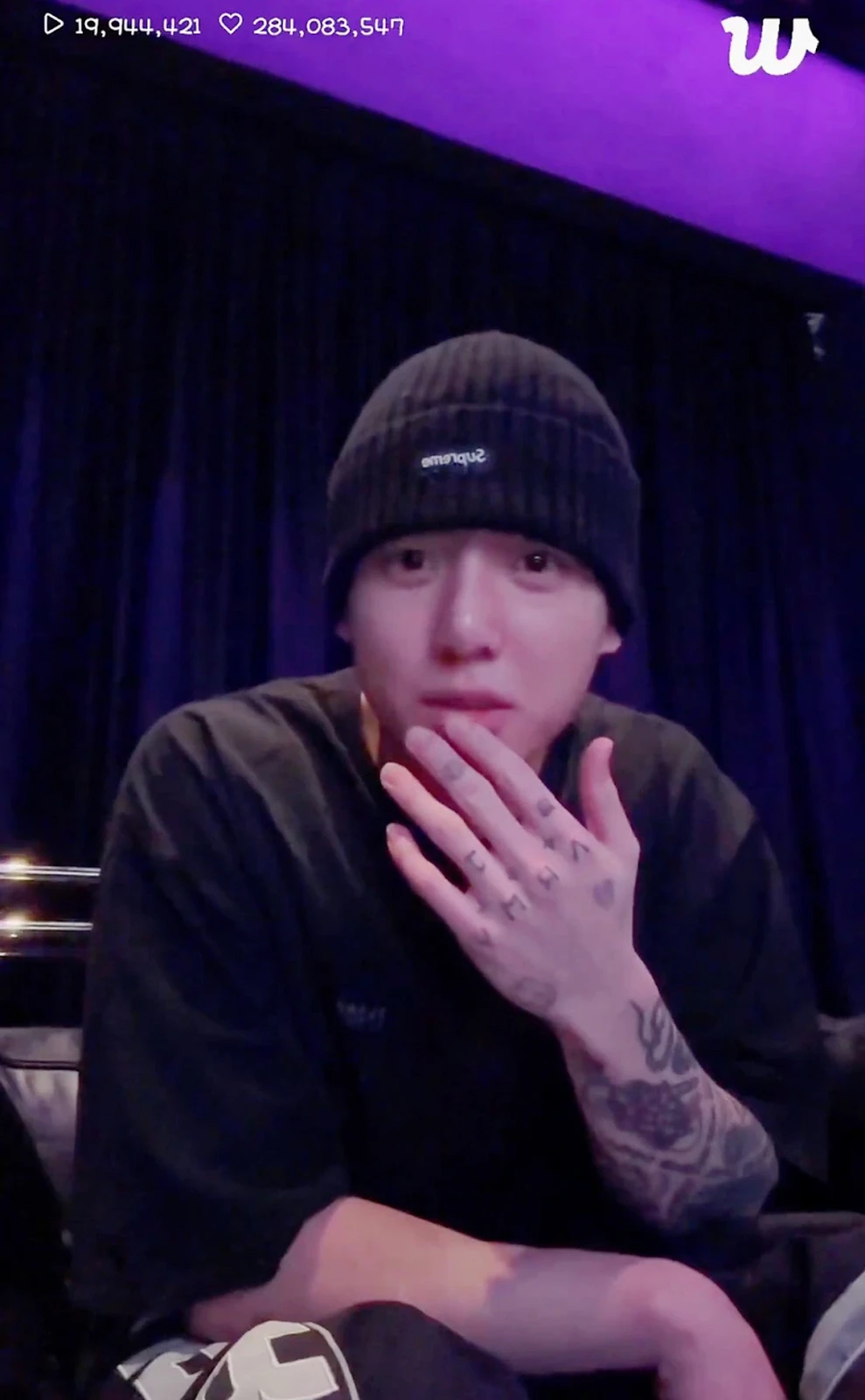 Rosé bấn loạn vì Jungkook làm lều, mini concert 20 triệu view hint lộ rõ? - Hình 1