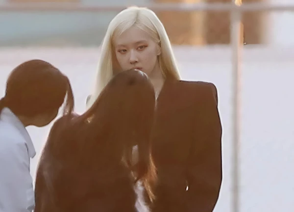 Rosé bị Lady Gaga bỏ bom, fan vỡ mộng vì cú lừa, rộ bí mật gây tranh cãi? - Hình 3
