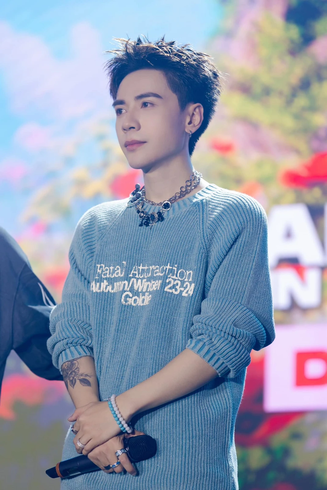 Quang Hùng lộ trình hát live đáng nói, HIEUTHUHAI chung mâm cũng dính chưởng? - Hình 5