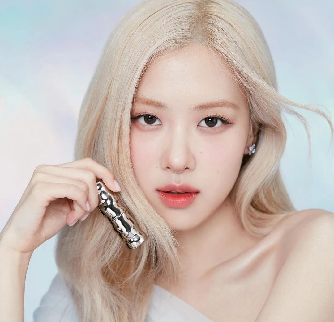 Rosé (BLACKPINK) rộ tin dao kéo quá đà, nhan sắc xuống cấp, mặt sưng húp - Hình 7