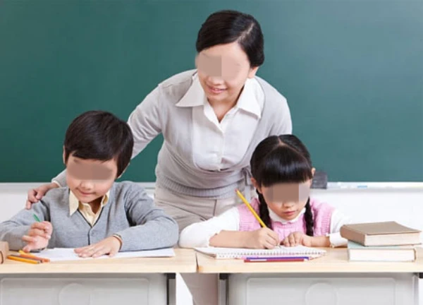 Vụ nữ giáo viên đang dạy bị lôi ra sân xé đồ: Công an vào cuộc, lộ nguyên nhân - Hình 3