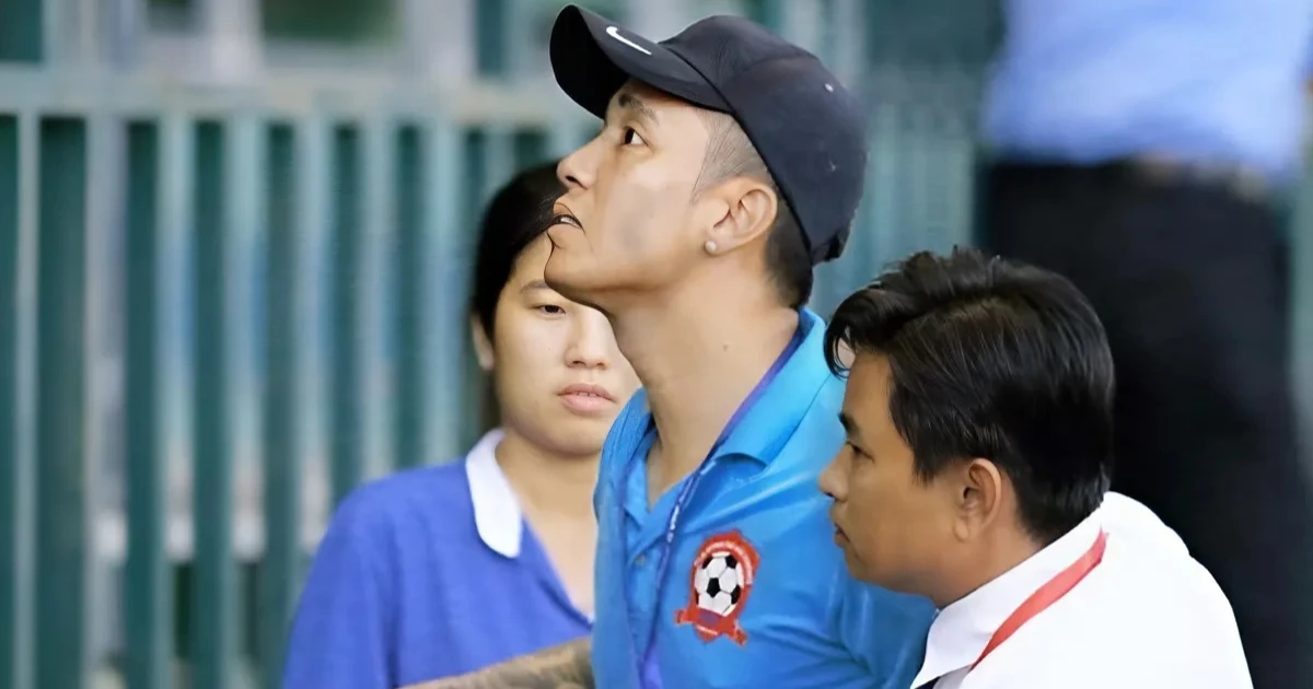 Lê Sỹ Mạnh rơi vào cuồng nộ, đả Văn Lâm đến tác động trọng tài, CĐM đòi xử lý? - Hình 6