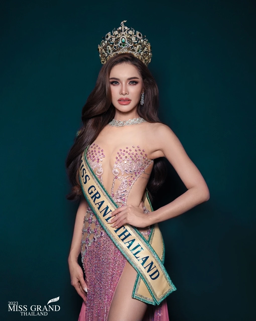 Mr.Nawat nổi giận 1 Miss Grand vì nông nổi, vết xe đổ của Hoa hậu Thuỳ Tiên - Hình 4