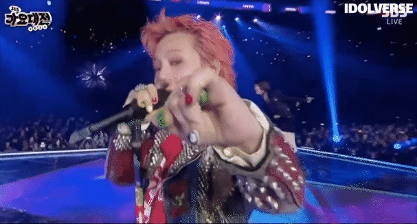 Nhóm nữ huyền thoại tái xuất khiến fan nức nở, trùm cuối G-Dragon gây choáng, được o bế chưa từng thấy! - Hình 9