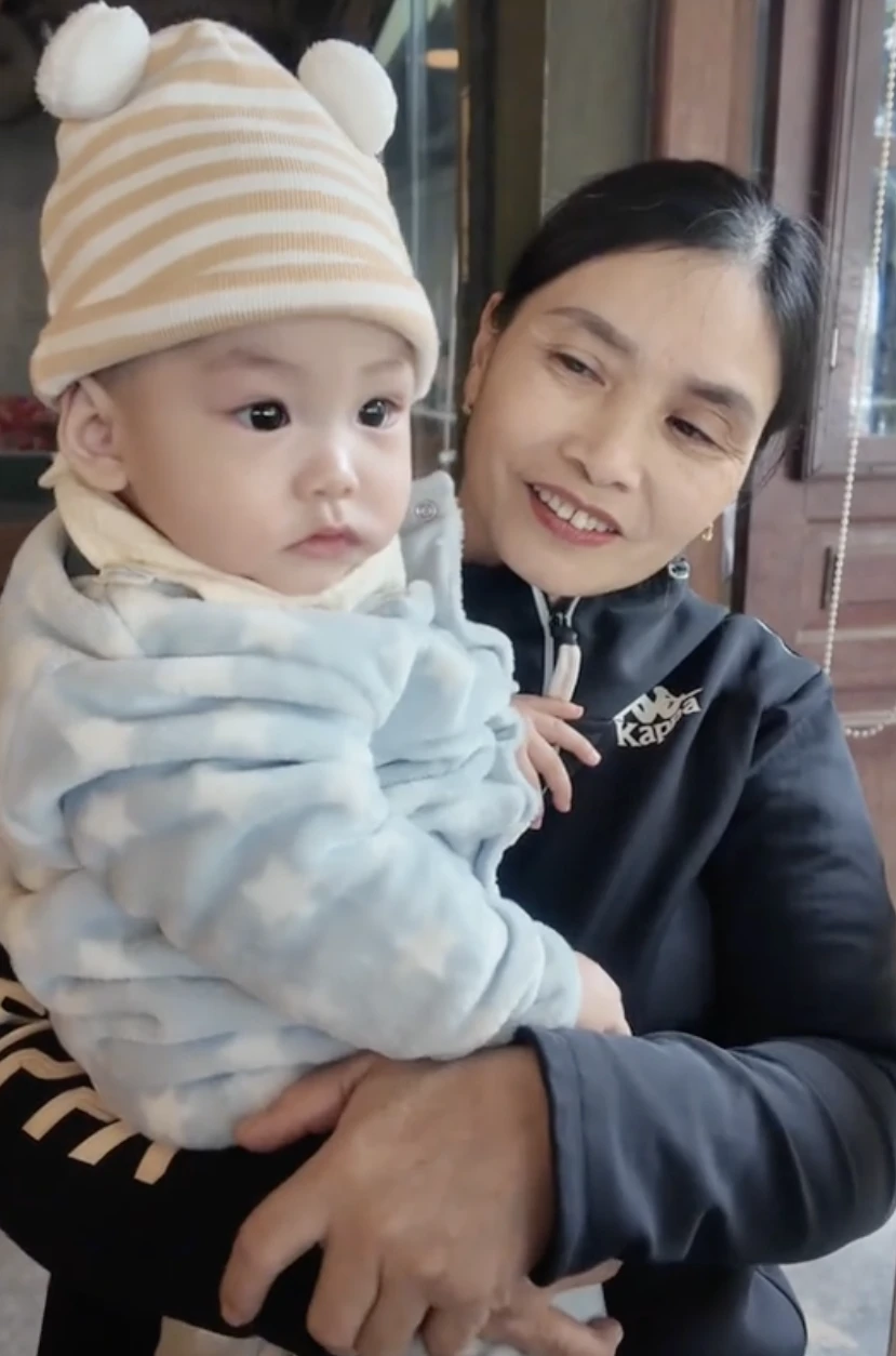 Thông gia nhà Đoàn Văn Hậu - Doãn Hải My rộ clip khiến 1,3 triệu người rần rần - Hình 1