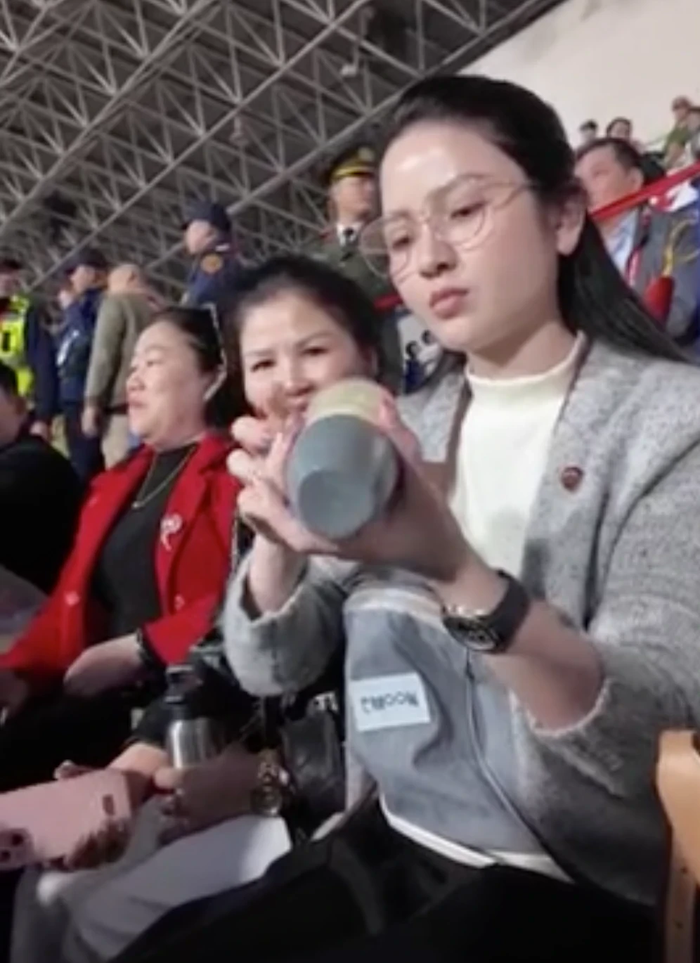 Vợ Quang Hải chơi lớn tặng vé bán kết AFF Cup, 1 triệu người nhốn nháo vào săn - Hình 5