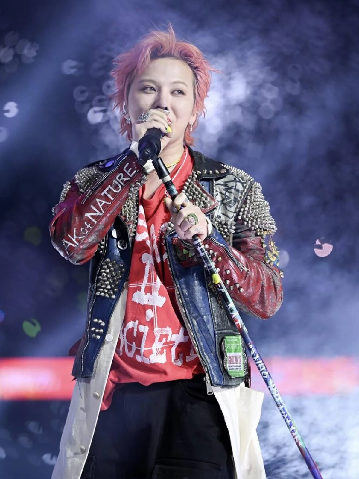 G-Dragon tơi tả hậu tái xuất, làm hành động đáng xấu hổ trên sân khấu - Hình 3