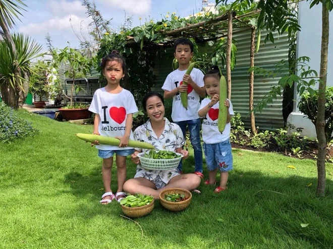 Ốc Thanh Vân chạy vội về nước vì 3 con biểu hiện lạ, cuộc sống ở Úc gây choáng - Hình 5