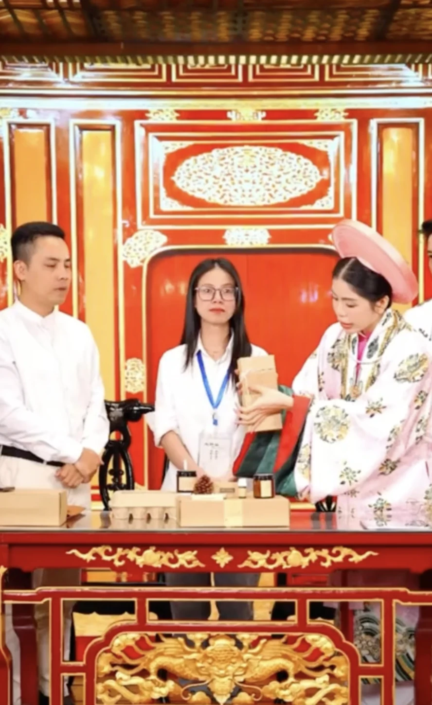 Huấn Hoa Hồng bảo kê Tôn Bằng, còn hợp tác làm ăn, Hằng Du Mục khóc nức nở - Hình 3