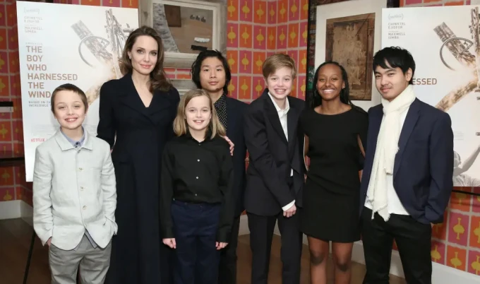 Angelina Jolie và Brad Pitt hoàn tất thủ tục ly dị, kết thúc cuộc chiến 8 năm - Hình 2