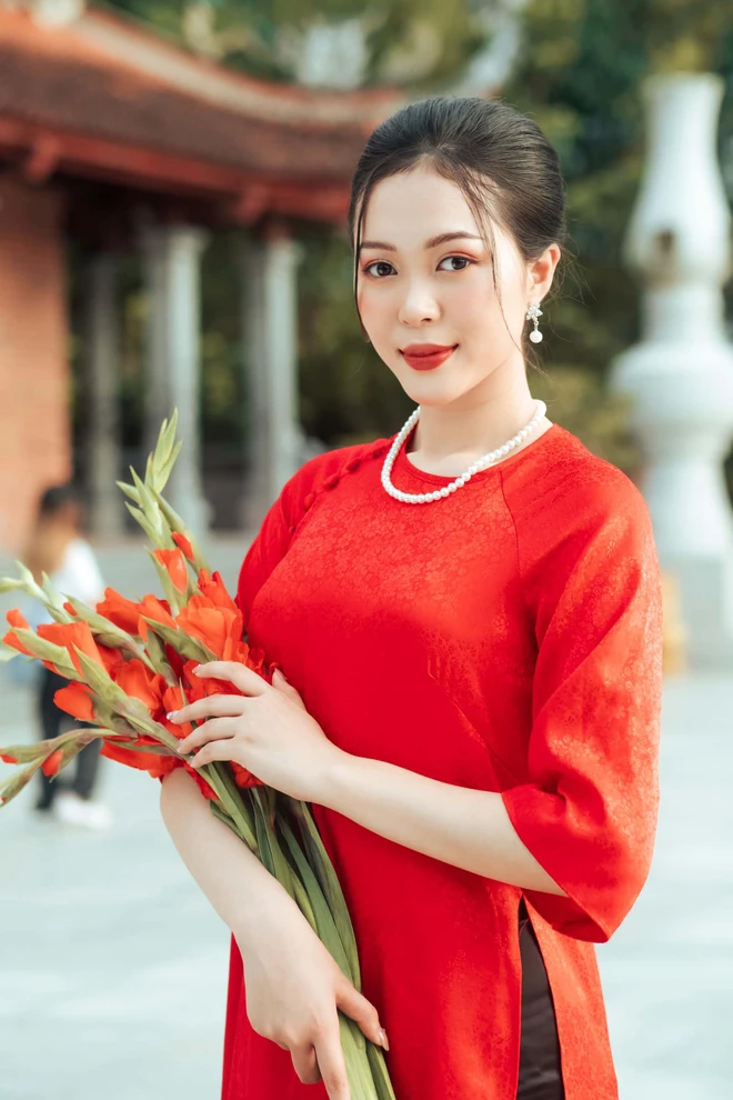 Hoa hậu Kiều Duy ám ảnh mẹ ruột gánh 40kg cam, xúc động nhắc về 1 người đàn ông - Hình 5